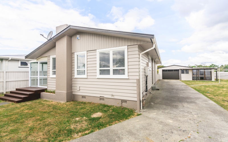 3 Wairau Place, Kelvin Grove, Palmerston North - Carousel 1