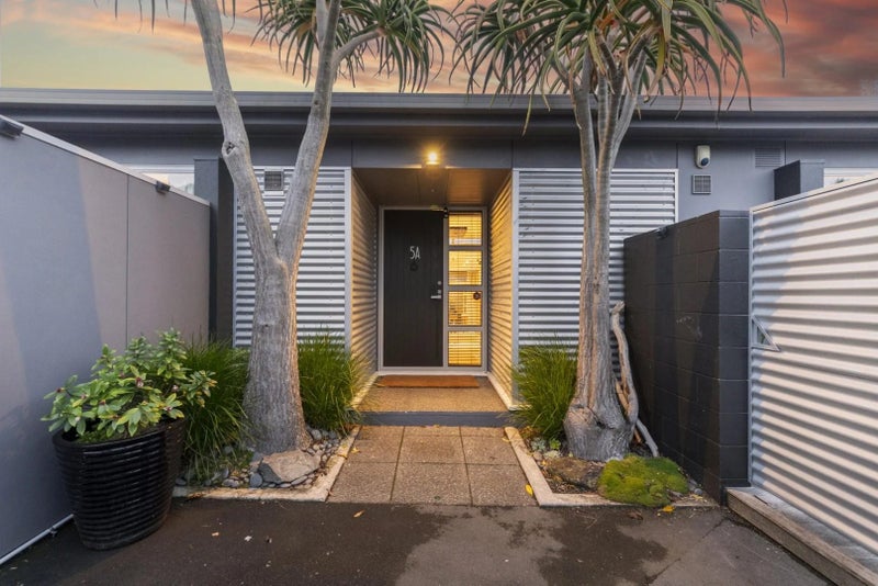 2/5 Whareora Terrace, Cashmere, Christchurch - Carousel 1