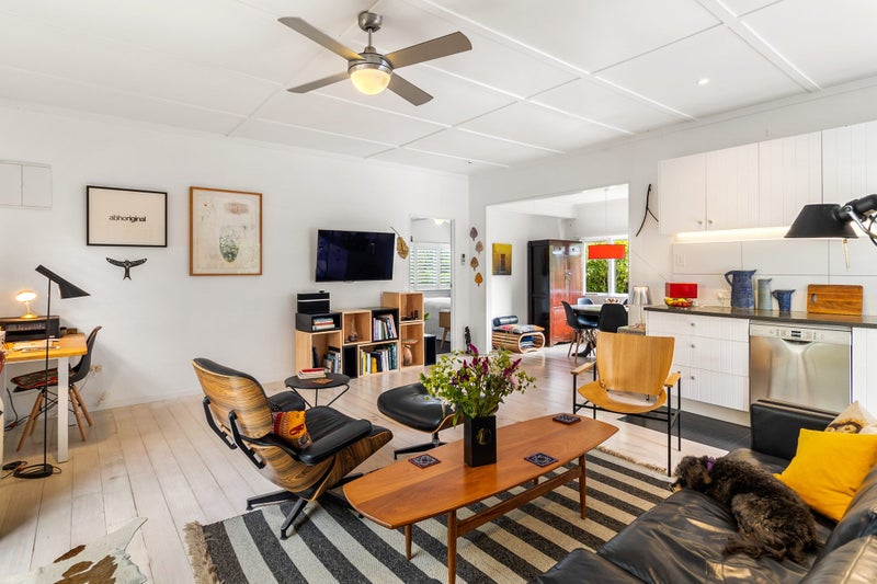 3 Surfdale Road, Surfdale, Waiheke Island - Carousel 1