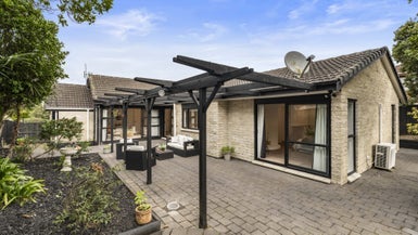 37 PALMYRA WAY, Half Moon Bay, Auckland - Carousel 1