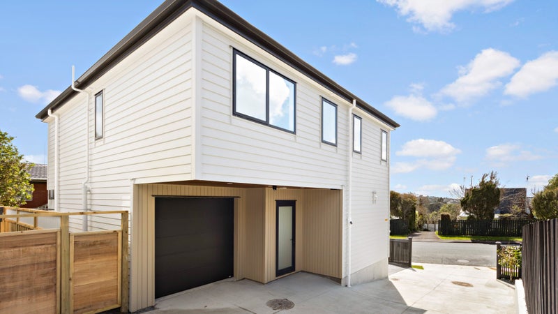 9 Widmore Drive, Massey, Auckland - Carousel 1