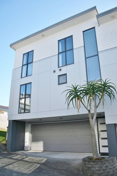 16B Woodall Place, Totara Vale, Auckland - Carousel 1