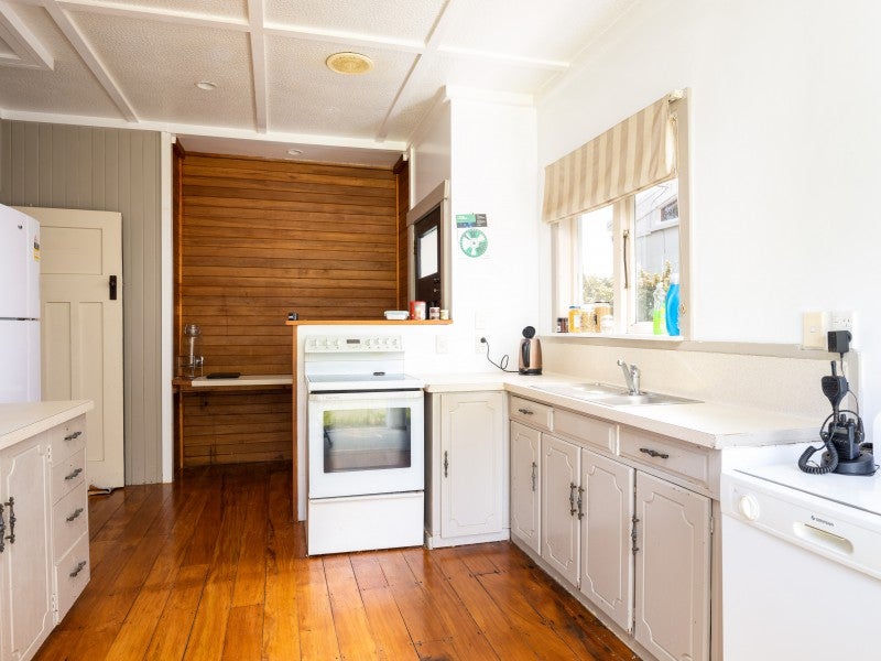 417 Devon Street West, Lynmouth, New Plymouth - Carousel 2