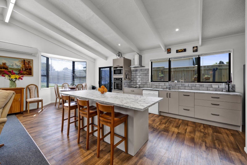 20 Montjoy Street, Stratford - Carousel 1
