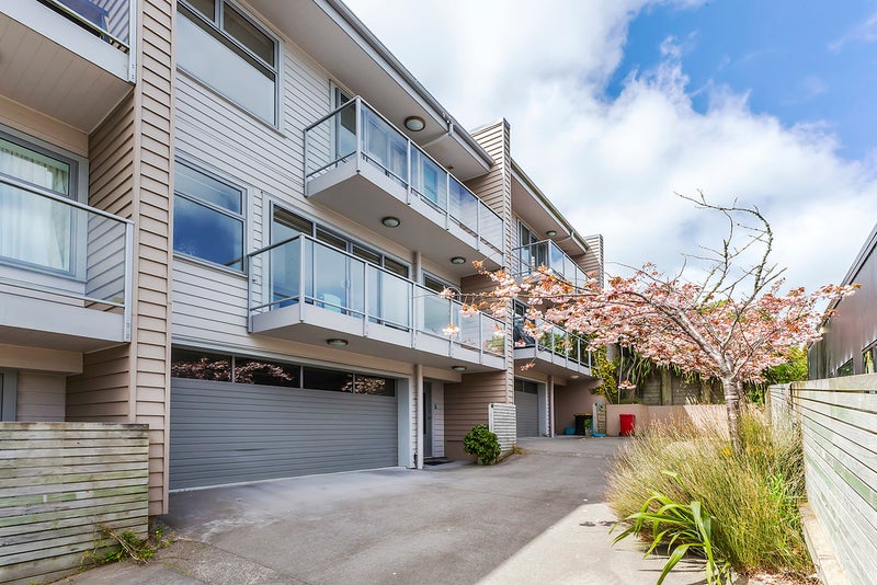 52C Mandalay Terrace, Khandallah, Wellington - Carousel 1
