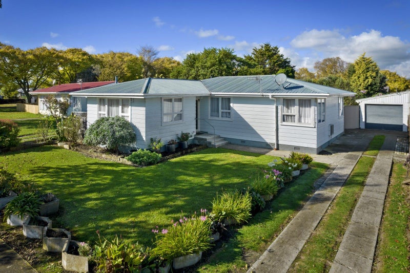 15 Halswell Crescent, Westbrook, Palmerston North - Carousel 1