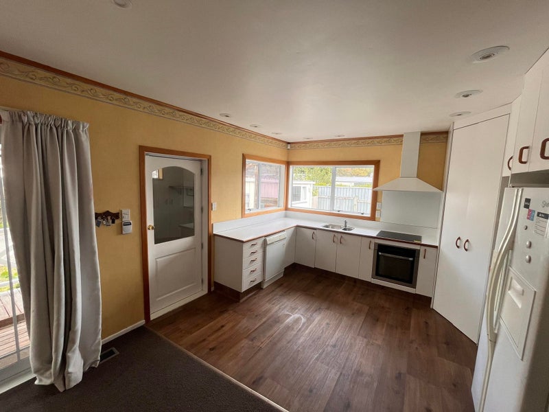 1118 Fergusson Drive, Clouston Park, Upper Hutt - Carousel 2