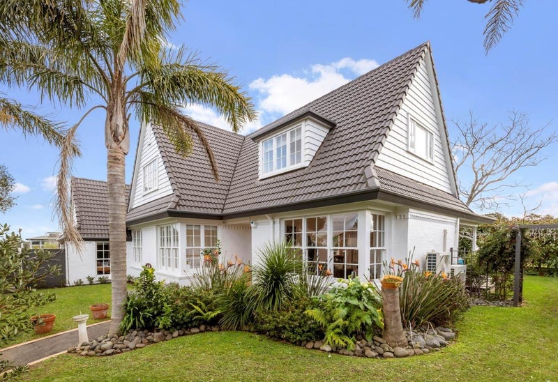 44 Lake Pupuke Drive, Takapuna, Auckland - Carousel 1