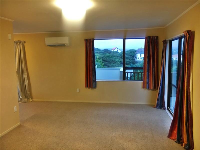 36 Bodmin Terrace, Camborne, Porirua - Carousel 2