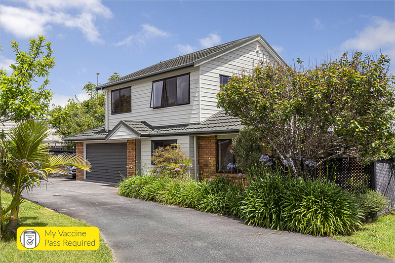 1/18 Mirabell Place, Golflands, Auckland - Carousel 1