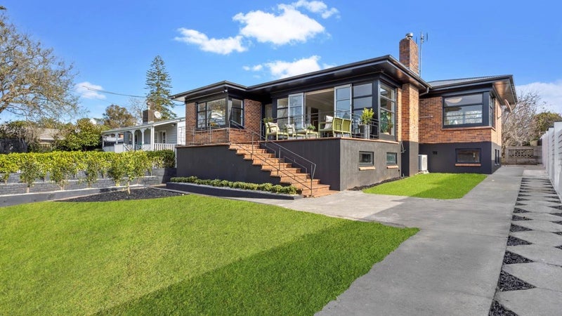 8 Kohanga Road, Mangere Bridge, Auckland - Carousel 1