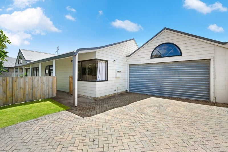 13A Forest Lake Road, Forest Lake, Hamilton - Carousel 1