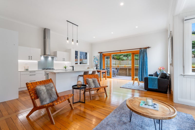 2 Carnarvon Street, Belleknowes, Dunedin - Carousel 2