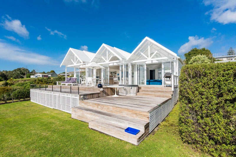 33 Eveline Street, Mangawhai Heads, Mangawhai - Carousel 1