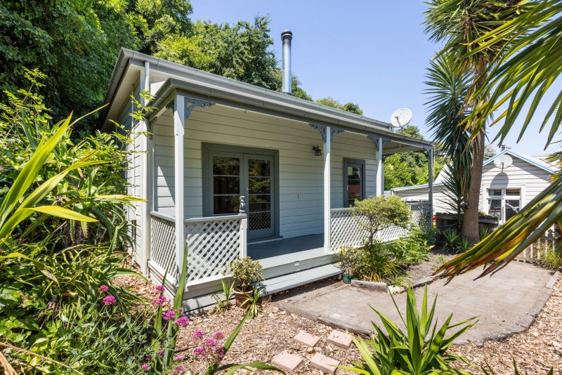 25 Chaucer Road South, Hospital Hill, Napier - Carousel 1