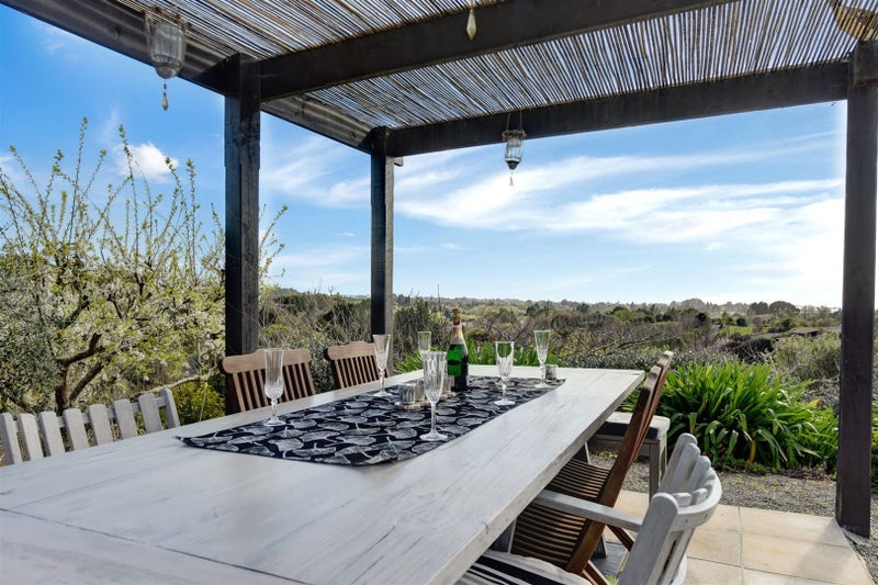 203 Westdale Road, Redwood Valley - Carousel 1