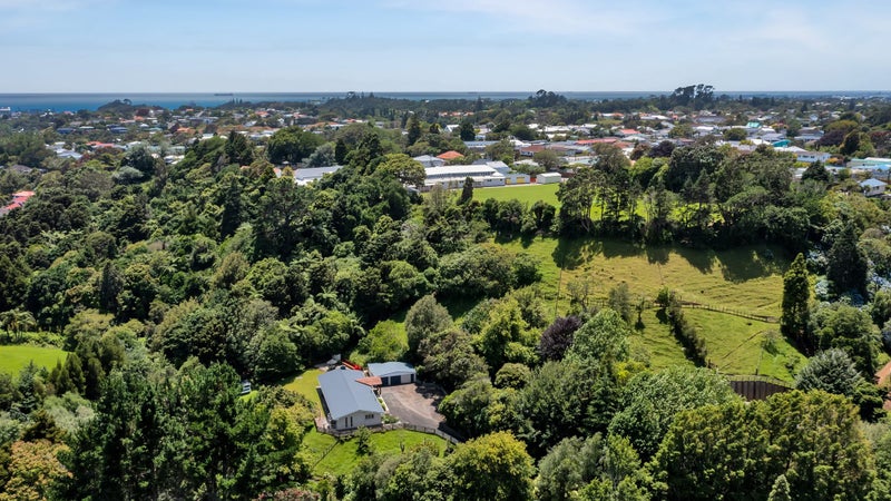 9E Kereru Place, Upper Vogeltown, New Plymouth - Carousel 1