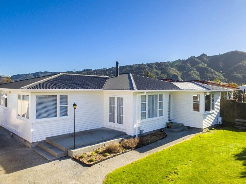 69 Kashmir Avenue, Clouston Park, Upper Hutt - Carousel 1