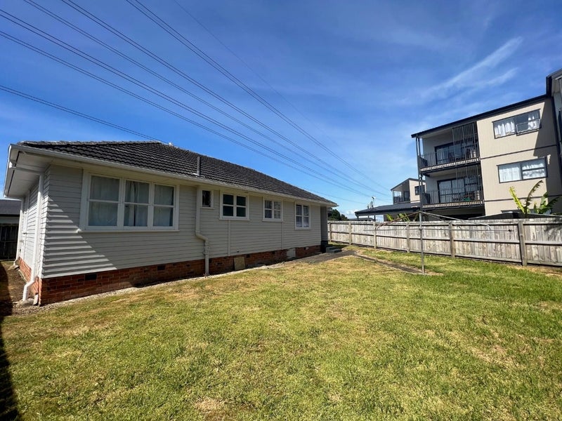 21 Mcburney Place, Mangere East, Auckland - Carousel 2