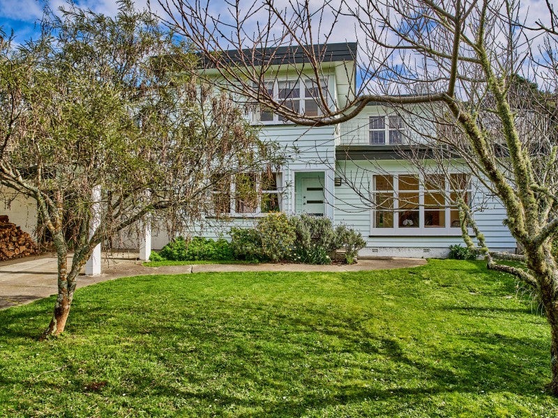 7 Park Avenue, Tawa, Wellington - Carousel 1