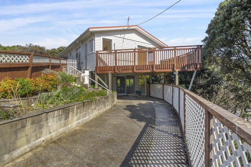 10 Greenview Way, Miramar, Wellington - Carousel 1