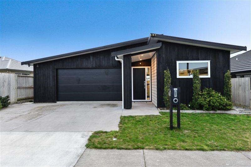 11 McCorquindale Drive, Flagstaff, Hamilton - Carousel 1