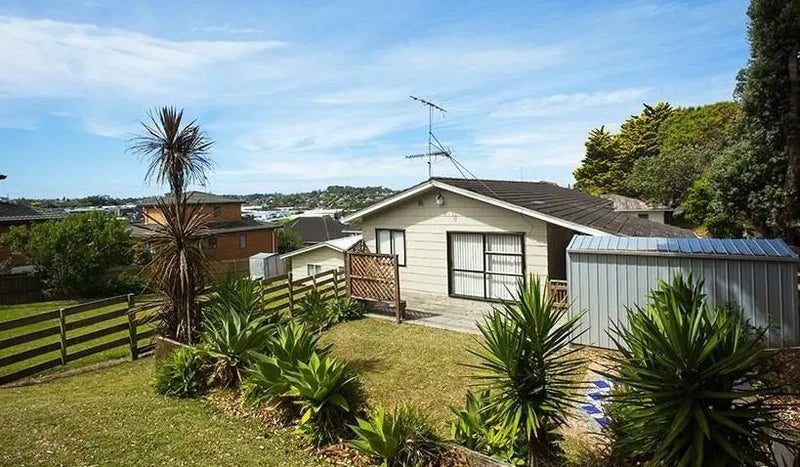2/2 Woodall Place, Totara Vale, Auckland - Carousel 1