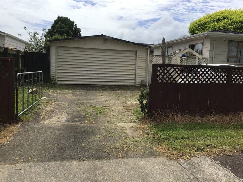 1 Sandrine Avenue, Clover Park, Auckland - Carousel 15