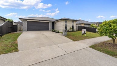 50 Harding Drive, Papamoa Beach, Papamoa - Carousel 1