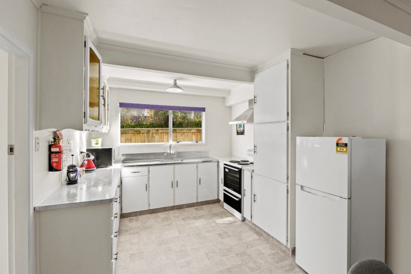 5A Price Street, Westown, New Plymouth - Carousel 2