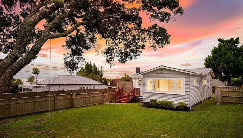 10 West Lynn Road, Titirangi, Auckland - Carousel 1