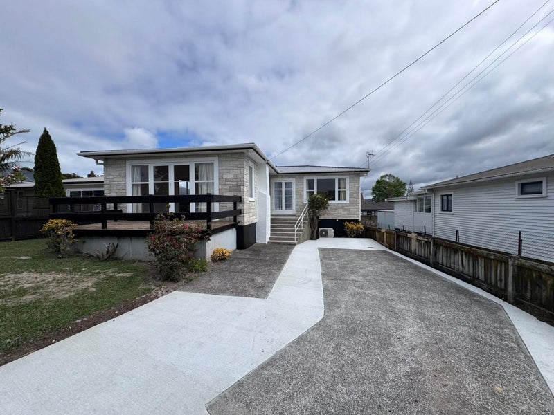 20 Netherlands Avenue, Kelston, Auckland - Carousel 1