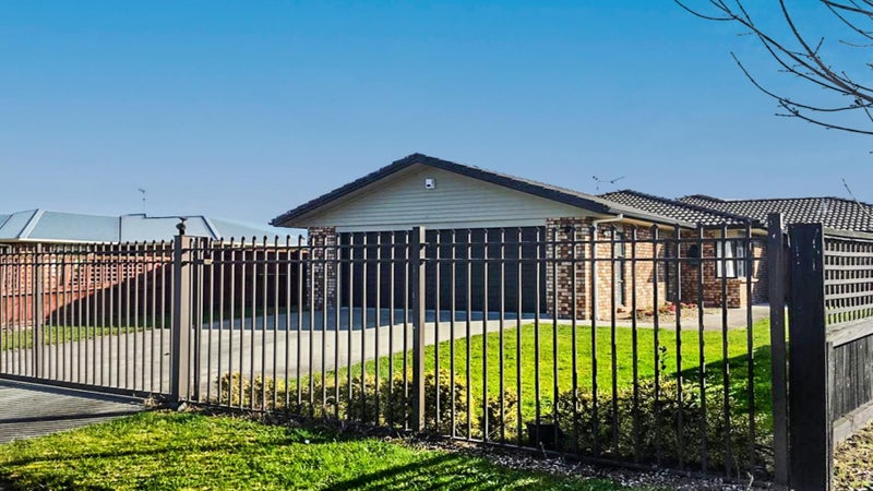9 Landmark Court, Huntington, Hamilton - Carousel 1