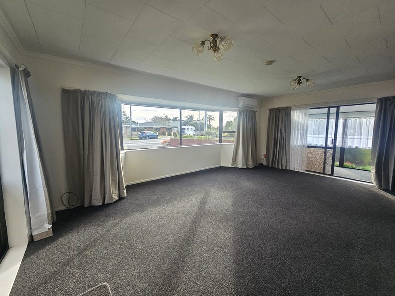 21 Sanders Avenue, Westown, New Plymouth - Carousel 2
