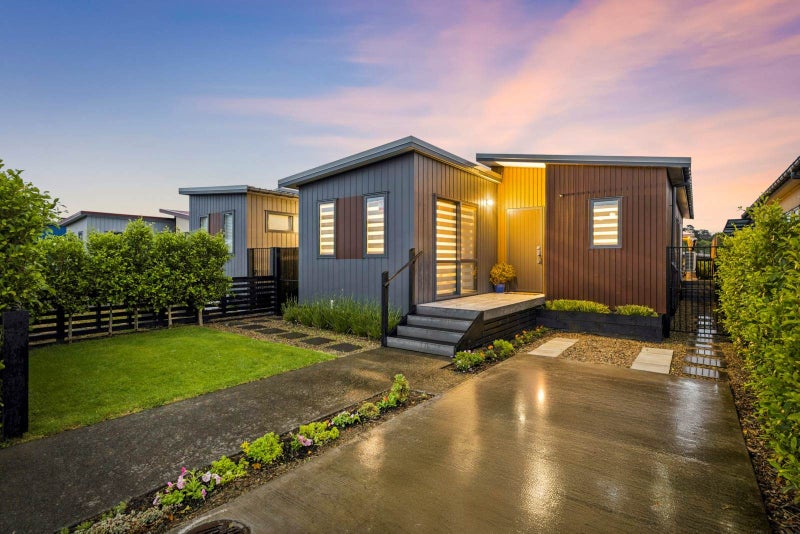 23 Pukanui Avenue, Totara Park, Auckland - Carousel 2