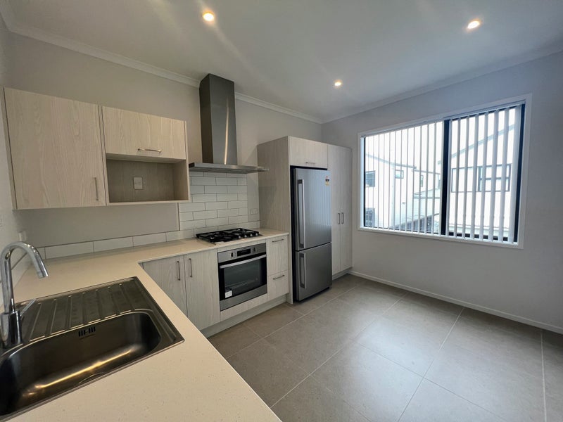 5 Wai Place, Westgate, Auckland - Carousel 2