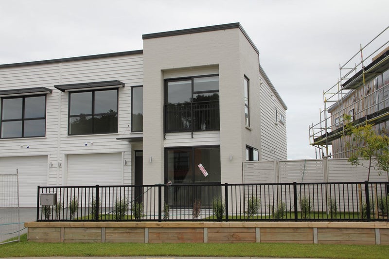 92 Matairangi Avenue, Totara Heights, Auckland - Carousel 2