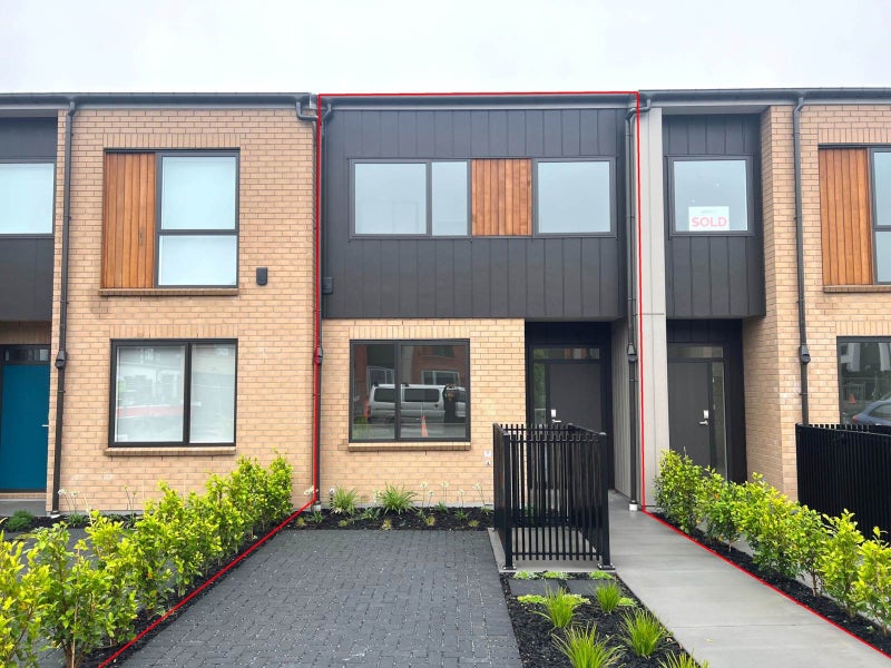 6 Oma Hoiho Place, Westgate, Auckland - Carousel 1