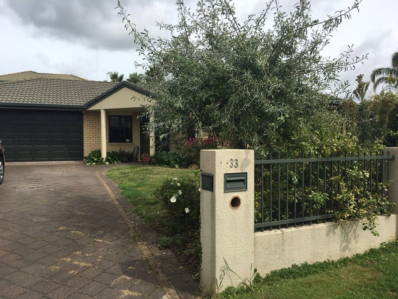 33 Keswick Crescent, Huntington, Hamilton - Carousel 1