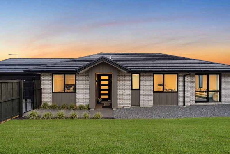 4 Foster Place, Amberley, Amberley - Carousel 1