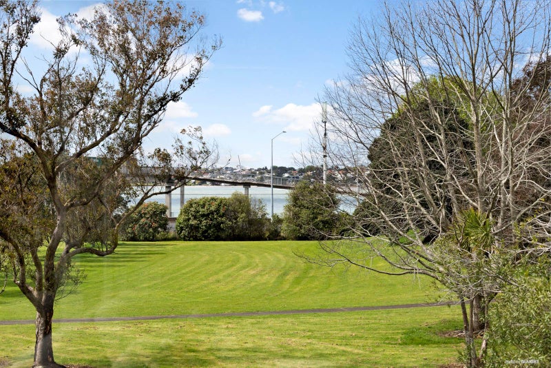 2/135 Exmouth Road, Northcote, Auckland - Carousel 1