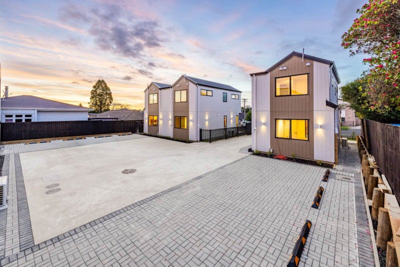 9 Grande Vue Road, Papatoetoe, Auckland - Carousel 2