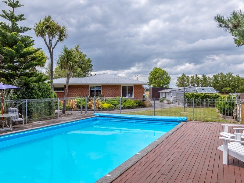 11 Bartons Road, Western Lake, Featherston - Carousel 1