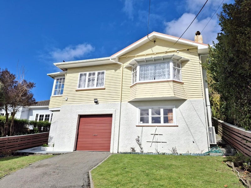 7 Collier Avenue, Karori, Wellington - Carousel 1