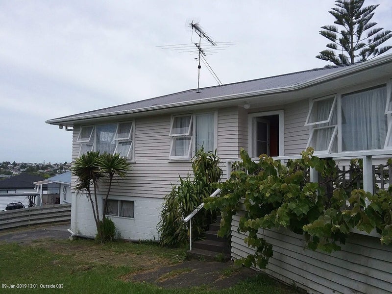 32 Bruce Road, Glenfield, Auckland - Carousel 1