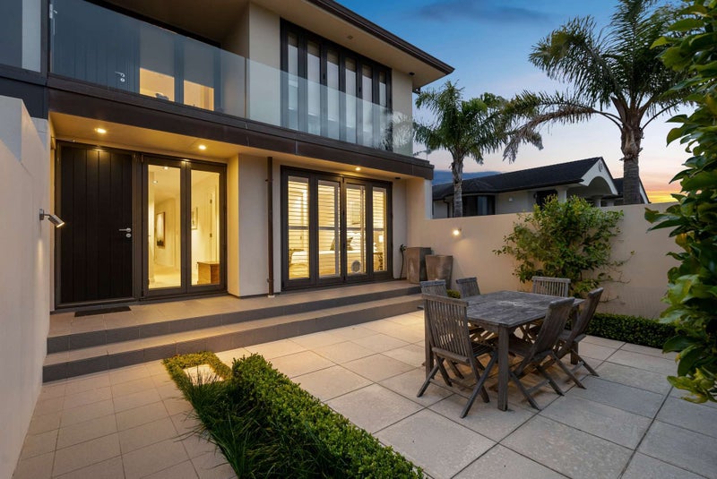 2/18 Tuhaere Street, Orakei, Auckland - Carousel 1