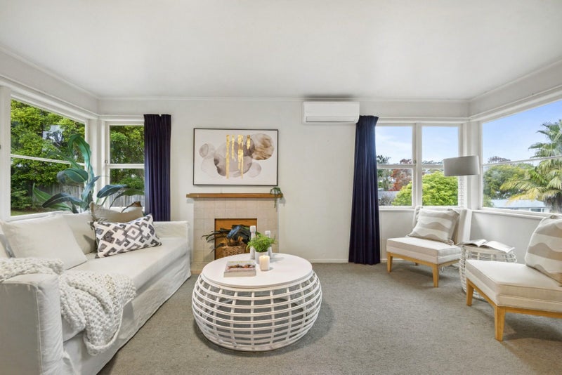 72 Blakeborough Drive, Forrest Hill, Auckland - Carousel 1