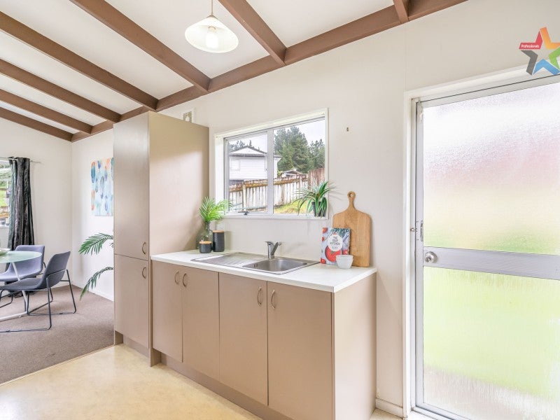 16 Newburn Grove, Wainuiomata, Lower Hutt - Carousel 19