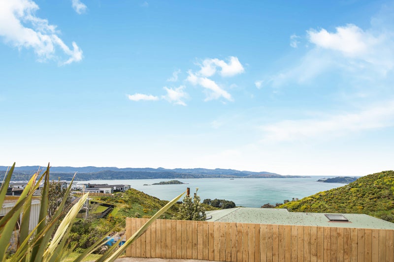 126 Glanmire Road, Newlands, Wellington - Carousel 1