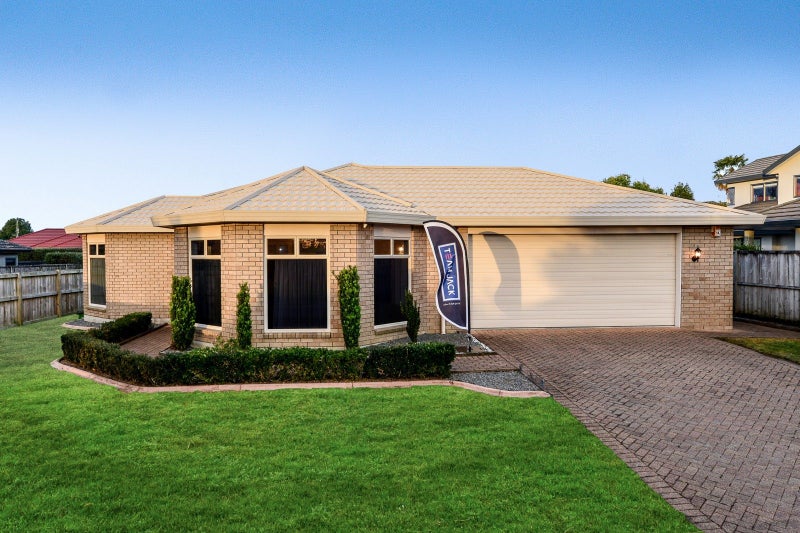 22 Caversham Drive, Rototuna, Hamilton - Carousel 1